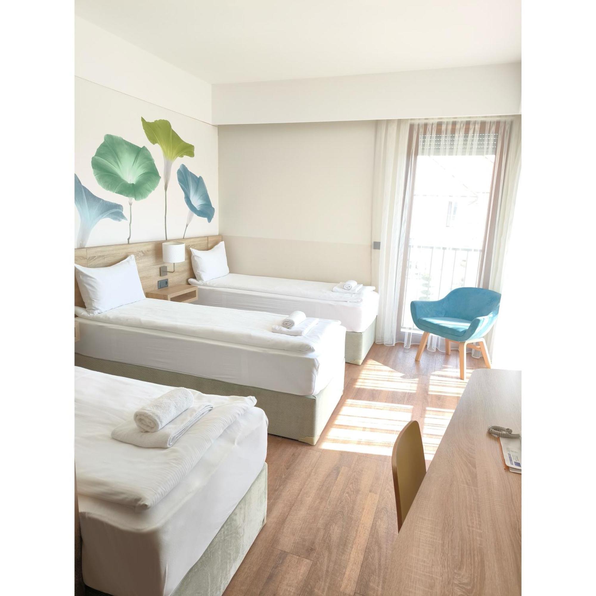 Family-Hotel Balástya エクステリア 写真
