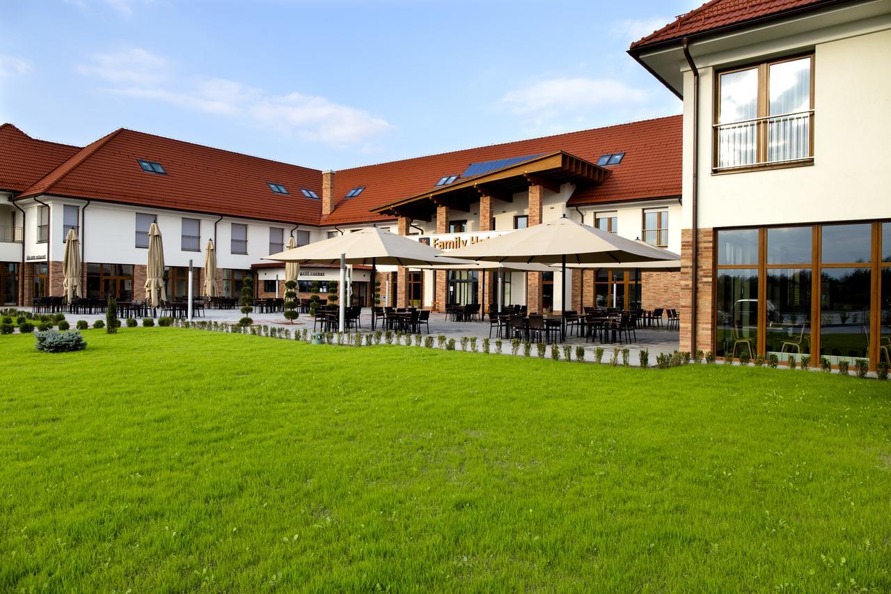 Family-Hotel Balástya エクステリア 写真